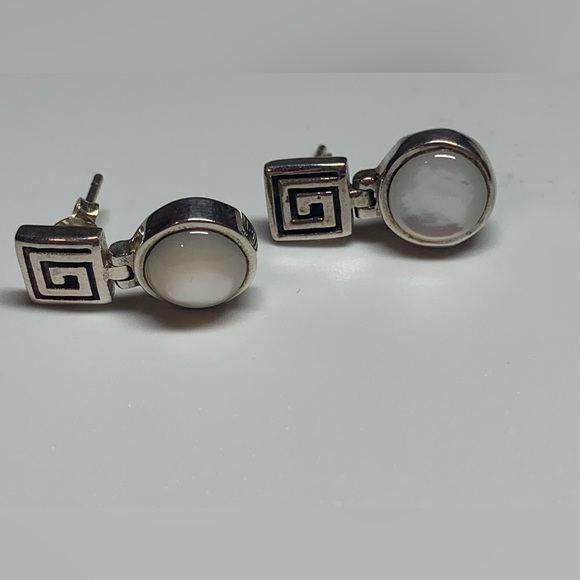 Silpada VERY RARE Petite Sterling Greek Key & Mother of Pearl Post Earrings - Picture 13 of 16